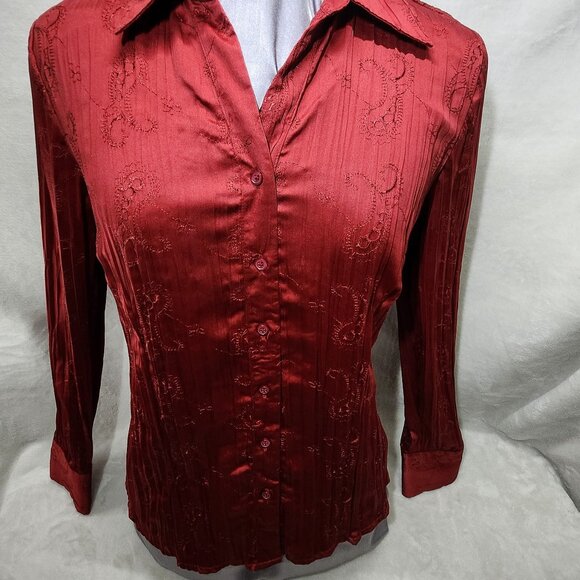 Red Crinkled  Paisley Blouse - Picture 2 of 10